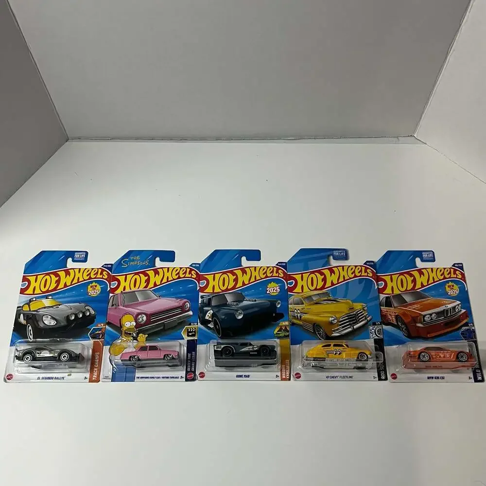 Lot of 10 Hot Wheels 1:64 Scale Diecast Cars